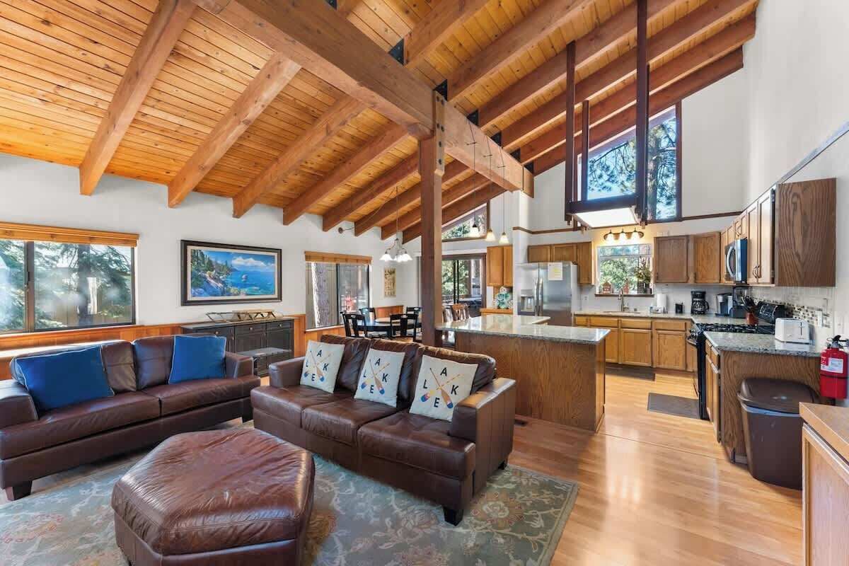 Smart TV, fireplace, DVD player, books