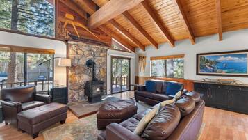 Smart TV, fireplace, DVD player, books