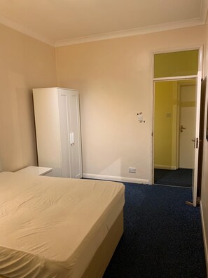 Apartment, Multiple Beds | 3 bedrooms, iron/ironing board, free WiFi, bed sheets - Lovely 3-bed Apartment in London (London)