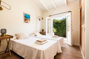 4 slaapkamers, een strijkplank/strijkijzer, gratis wifi, beddengoed