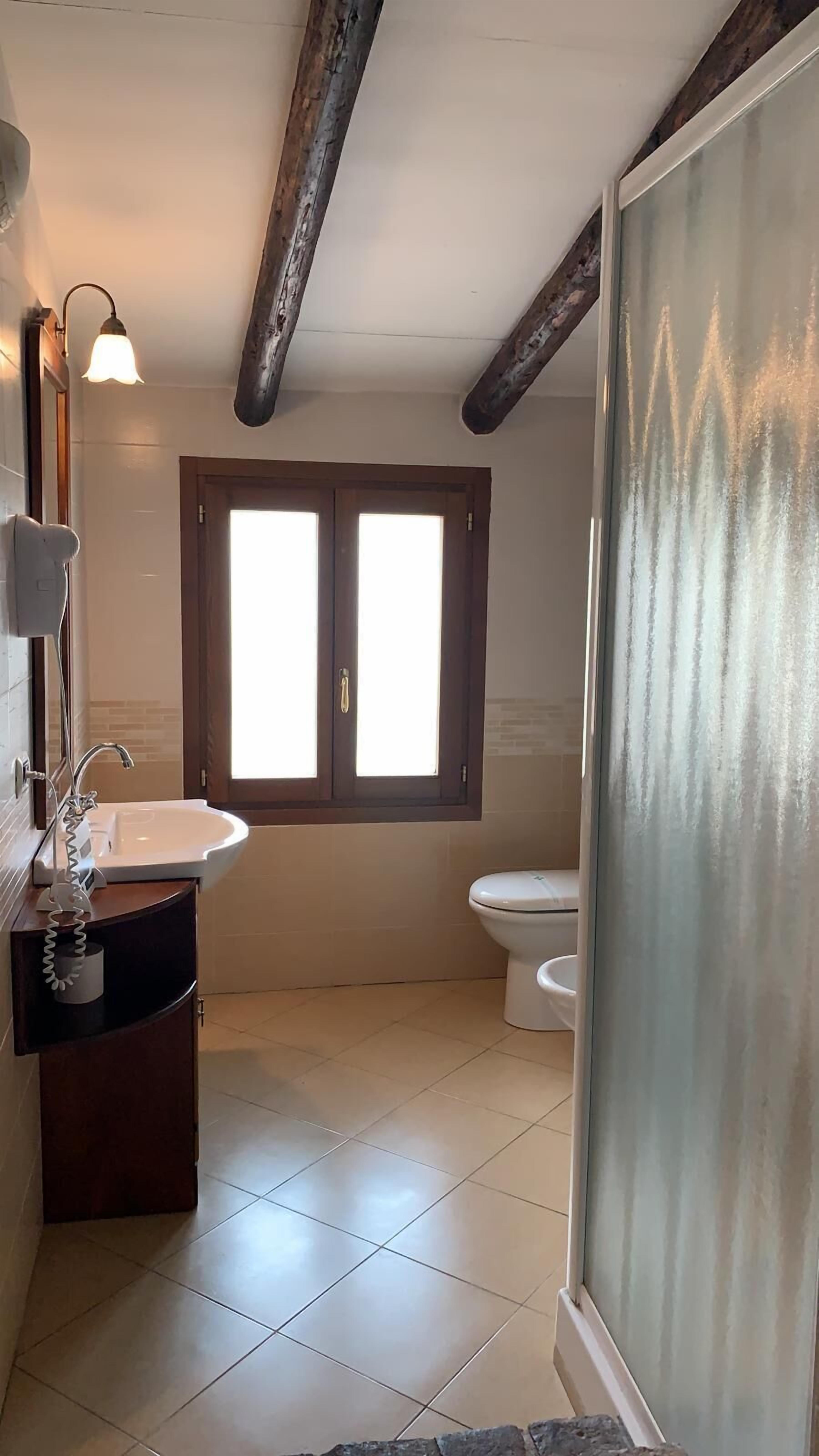 Doppelzimmer | Badezimmer