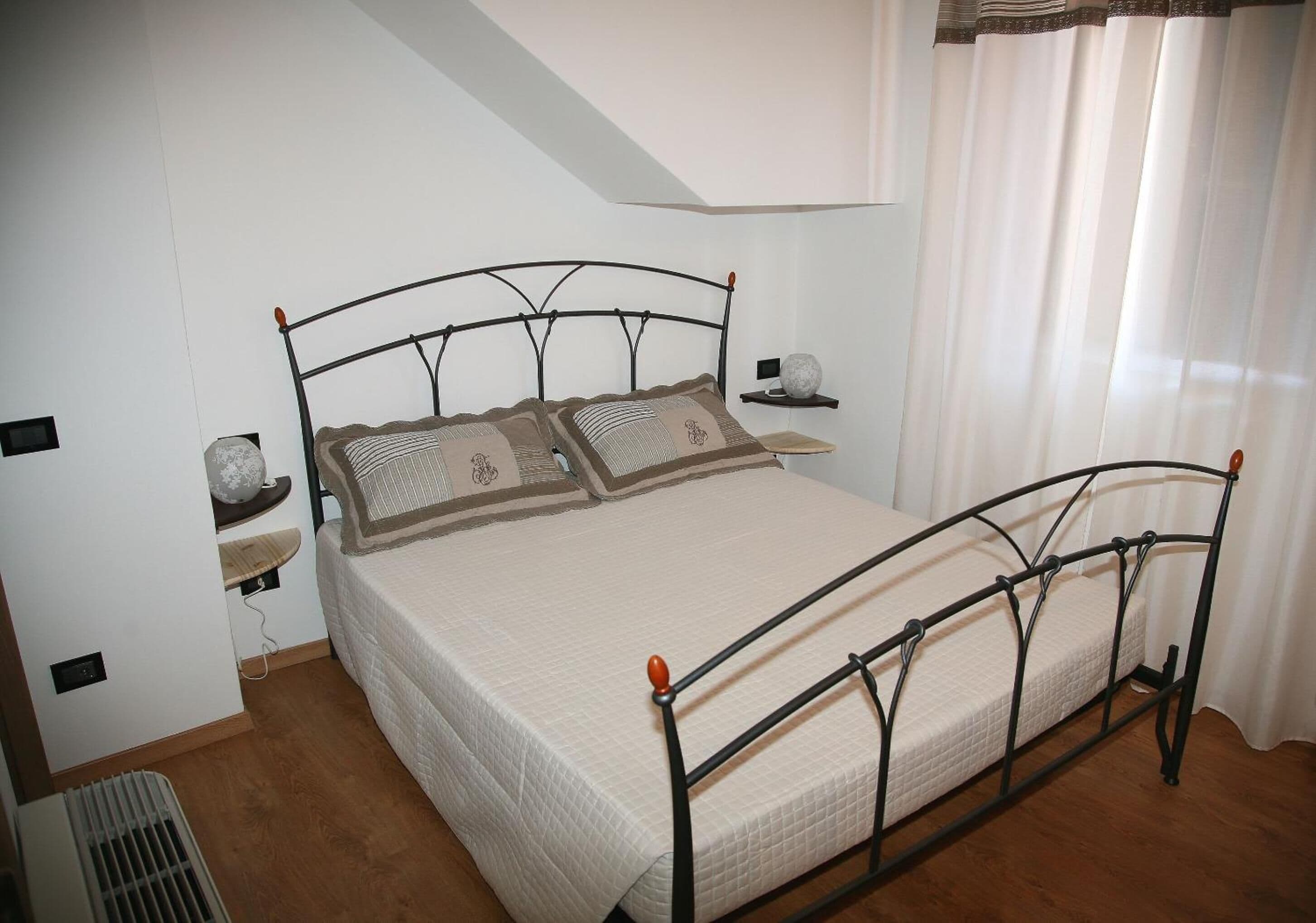 Photo - Borghetto Airport - Hospital