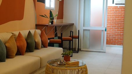 Shared Dormitory, Mixed Dorm | Desk, blackout drapes, soundproofing, free WiFi