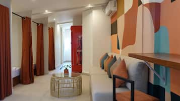Shared Dormitory, Mixed Dorm | Desk, blackout drapes, soundproofing, free WiFi