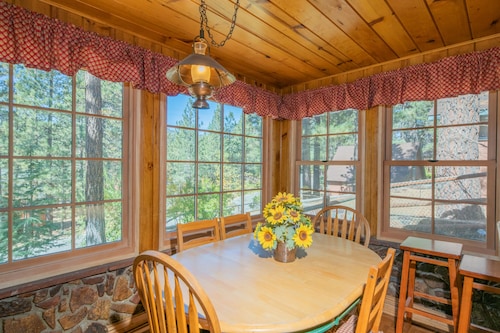 Big Bear Retreat - 2 Fireplaces, Deck, Barbecue, Fenced Yard