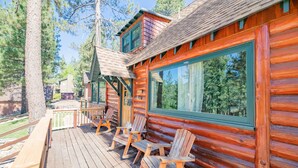 A log cabin with a deck, outdoor seating, and large windows. - Big Bear Retreat - 2 Fireplaces, Deck, Barbecue, Fenced Yard (Big Bear Lake)