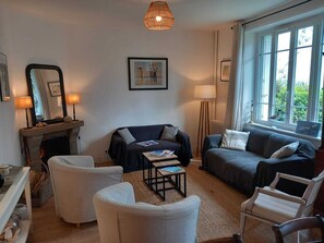 TV, fireplace, books