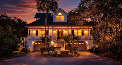 Beautiful 2nd Row Home, Steps to the Beach, Close to Coligny private pool Hot Tub