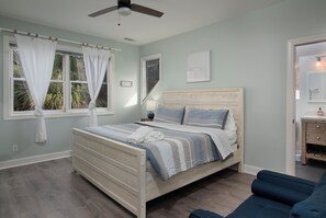 6 quartos, ferros/tábuas de passar roupa, berço de viagem