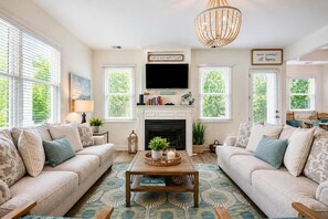 Smart TV, DVD player - Beautiful 2nd Row Home, Steps to the Beach, Close to Coligny Private Pool Hot Tub (HIlton Head)