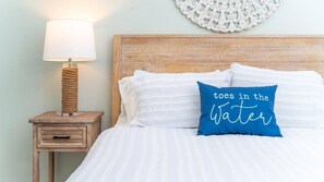 6 bedrooms, iron/ironing board, travel cot, free WiFi - Beautiful 2nd Row Home, Steps to the Beach, Close to Coligny private pool Hot Tub (HIlton Head)