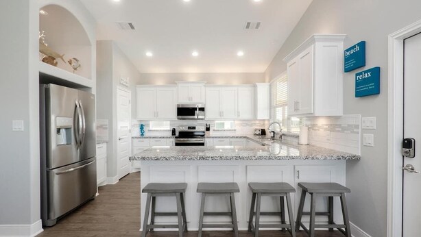 Unclassified image, 1 of 33, button - Blue Water Escape - 3 bedroom, 2 bath home that sleeps 8 - Easy Beach Access! (Crystal Beach)