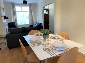 Classic House, Private Bathroom (Sartoris) | Interior - Sartoris House (Rushden)