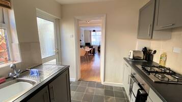 Classic House, Private Bathroom (Sartoris) | Private kitchen