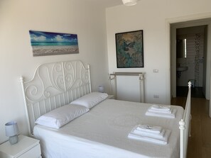 1 bedroom, down comforters, iron/ironing board, free WiFi - Panoramic Sport Apartment (Cagliari)