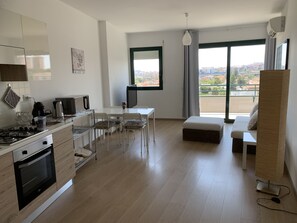 32 inci televisyen skrin rata dengan digital, TV 