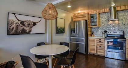 The Hilltop Suite — Mt Massive Views | Pet OK | EV Charger | Sleeps 4