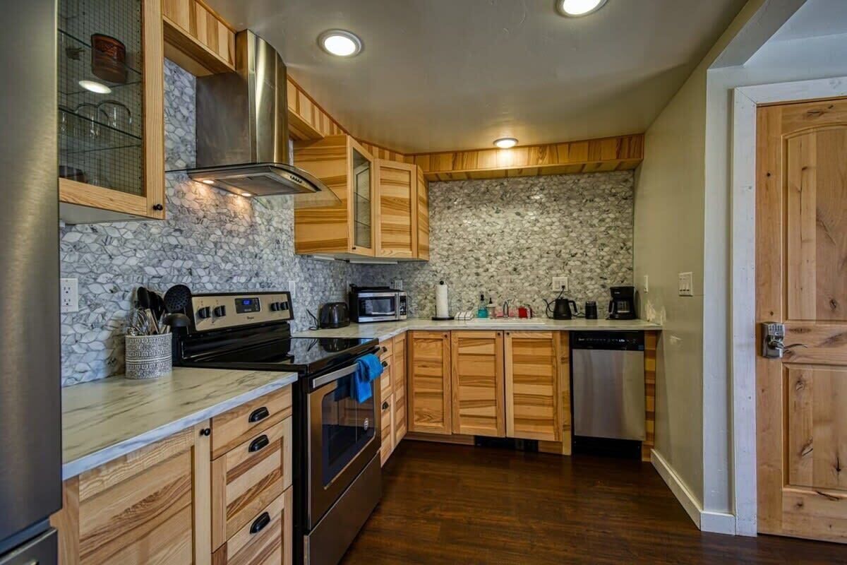 Frigorifero, microonde, forno, piano cottura