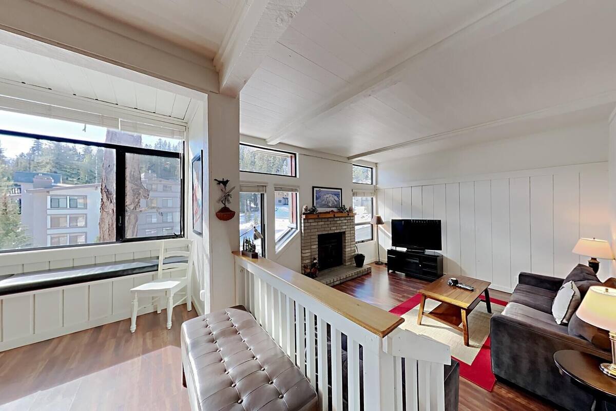 Condo, 2 Bedrooms | Living room | TV