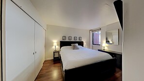 Condo, 2 Bedrooms | 2 bilik tidur, ruang kerja komputer riba, Wi-fi percuma, cadar katil 