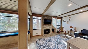 Condo, 2 Bedrooms | Living area