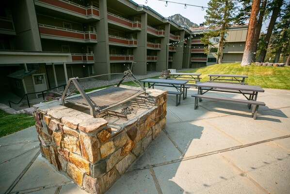 Condo, 2 Bedrooms | Outdoor dining