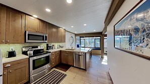 Condo, 2 Bedrooms | Private kitchen | Fridge, oven, coffee/tea maker, toaster - Slopeside Remodeled 2 Bedroom Condo with Amazing Views! by RedAwning (Mammoth Lakes)