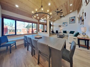 Condo, 3 quartos | Parte interna