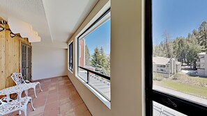 2 bedrooms, laptop workspace, free WiFi - Slopeside 2 Bedroom Condo with 3 Spas! Easy Access to Recreation! by RedAwning (Mammoth Lakes)