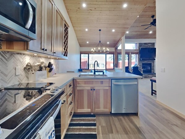 Condo, 3 Bedrooms | Private kitchen | Fridge, oven, coffee/tea maker, toaster - Spectacular Condo Slopeside Location and Mountain View! Close to Village Gondola by RedAwning (Mammoth Lakes)