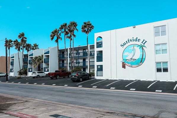 Condo, 2 Bedrooms | Exterior