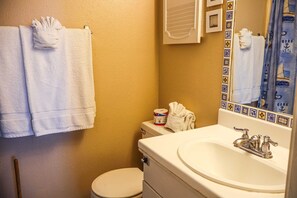 Condo, 2 Bedrooms | Bathroom | Towels