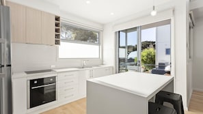 Fridge, oven, stovetop, dishwasher