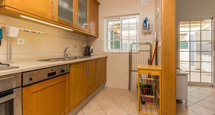 Villa with WIFI, shared pool 200m from the beach by AlgarveManta (1V4)