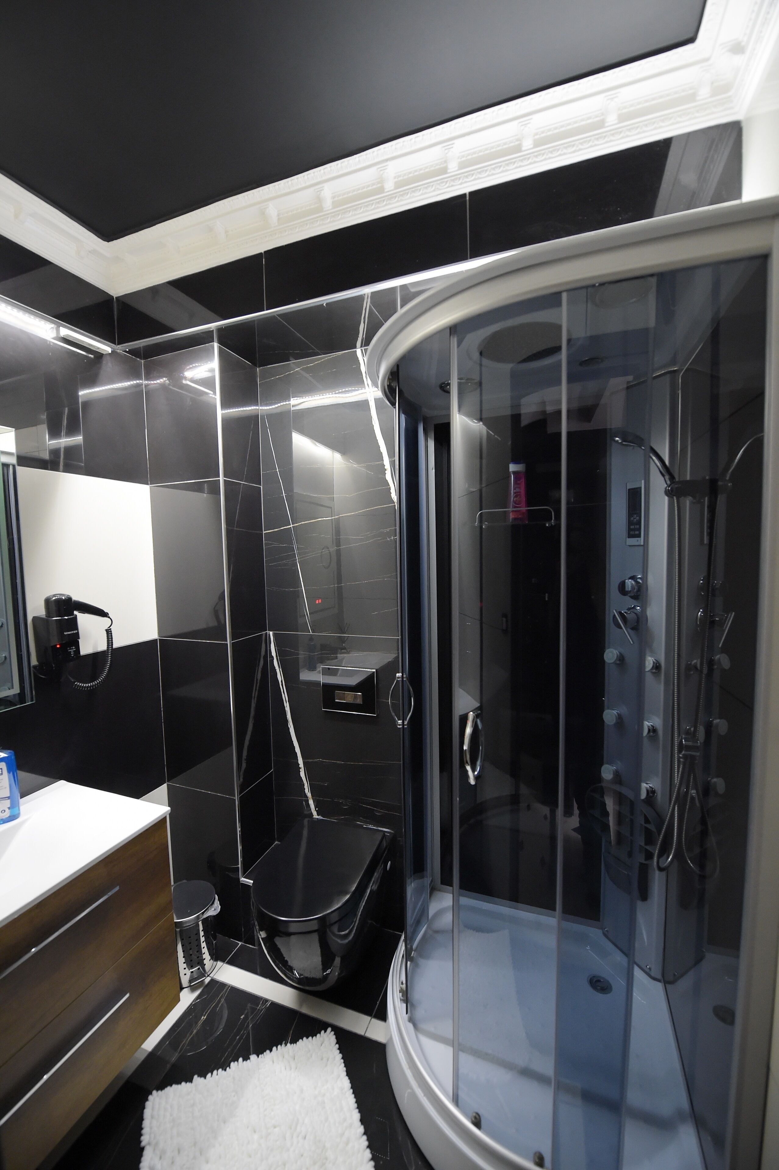 Dusche, Regendusche, Haartrockner, Handtücher