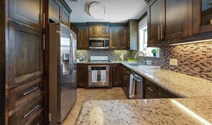 Fridge, microwave, oven, stovetop - Private pool, sun deck, covered patio, 4bd/2bth (Galveston)