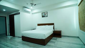 Minibar, in-room safe, individually furnished, desk