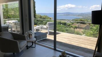 TV connectée, jeux vidéo, lecteur de DVD, table de tennis de table