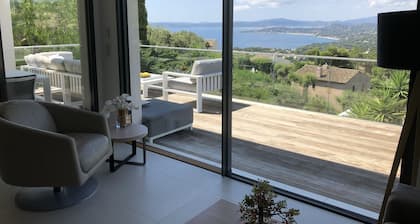 Villa tout confort avec vue panoramique sur la baie de Saint Tropez