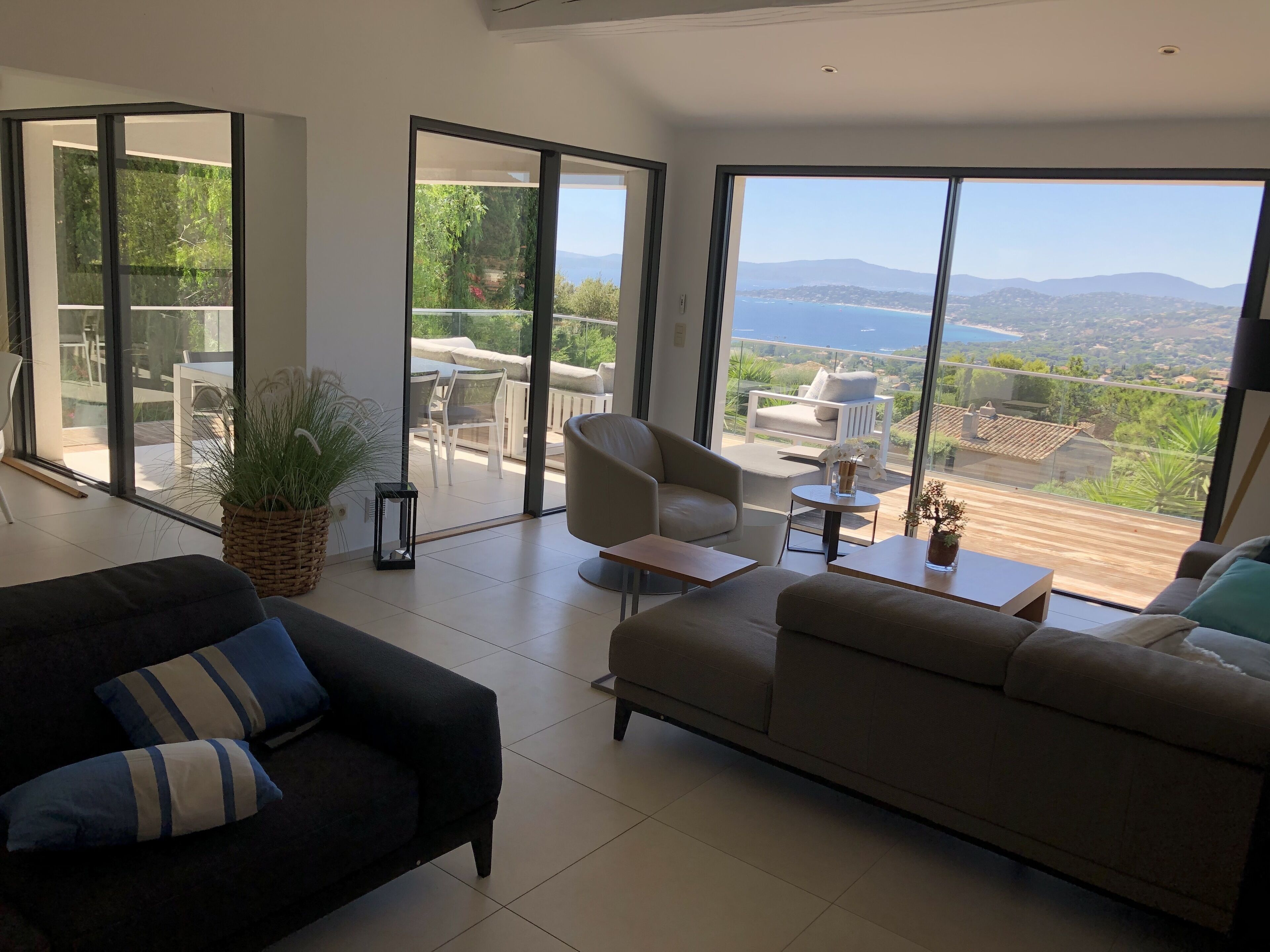 Smart TV, video games, DVD player, ping pong - Comfortable villa with panoramic view of the Bay of Saint Tropez (Roquebrune-sur-Argens)