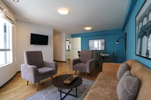 Télévision, chaîne hi-fi, espaces bureaux