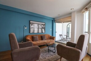 Télévision, chaîne hi-fi, espaces bureaux