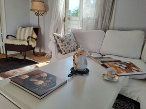 Smart TV - Holmåkra by House Viola. Sleeps 7. (Bodafors)