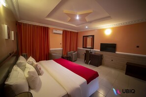 ห้องสวีท (King) | โต๊ะทำงาน, ผ้าม่านกันแสง, เตารีด/โต๊ะร  ีดผ้า, Wi-Fi ฟรี