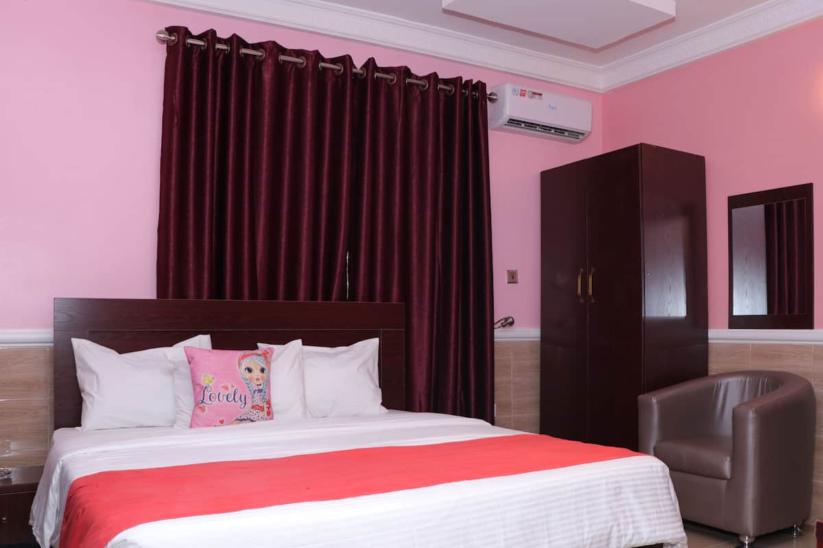 Standard Room (Deluxe) | 1 bilik tidur, meja, langsir/tirai gelap terus, seterika/papan seterika
