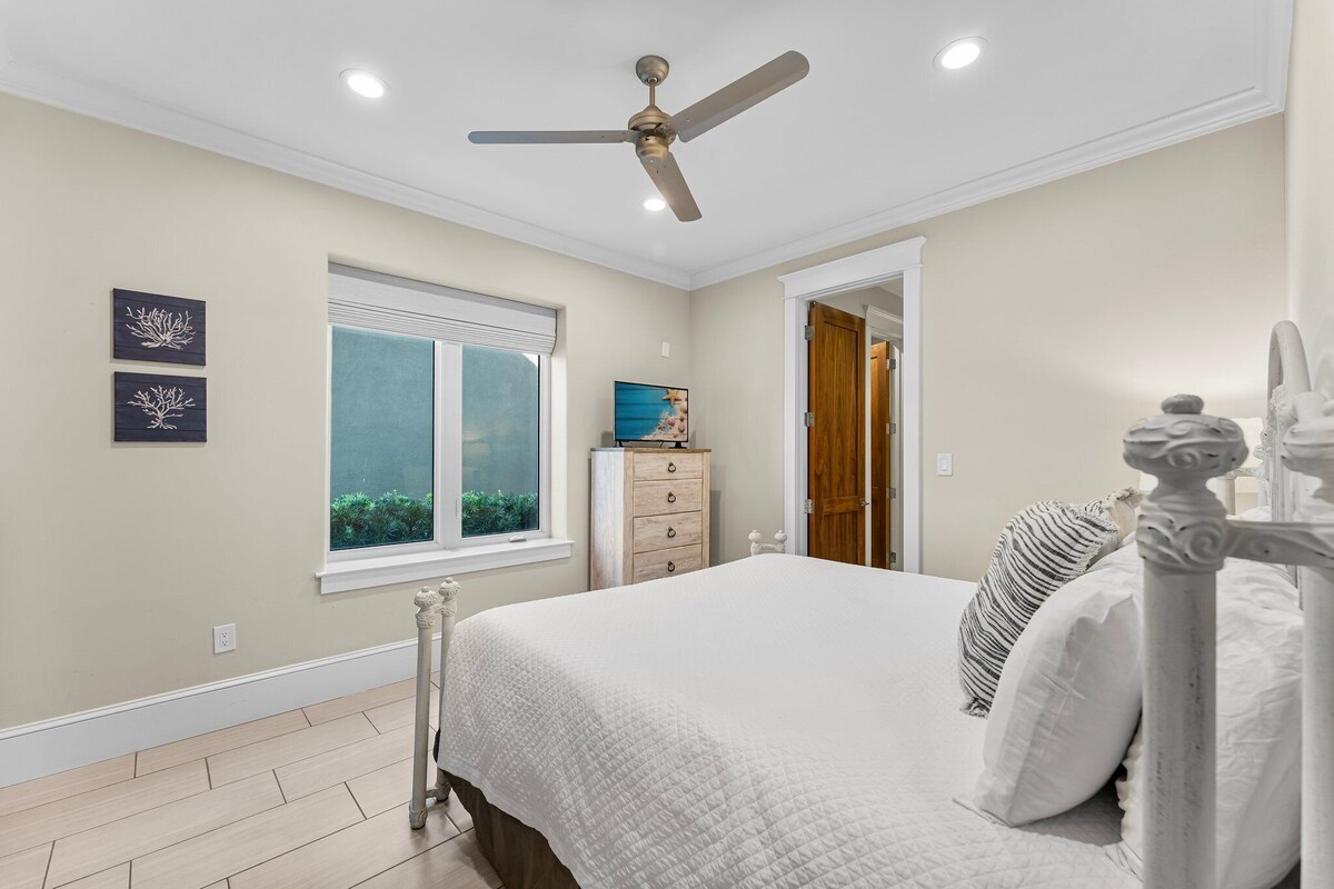 Photo 14 of Seastar Palazzo With Gulf View, Lake Front, Elevator, and Pool