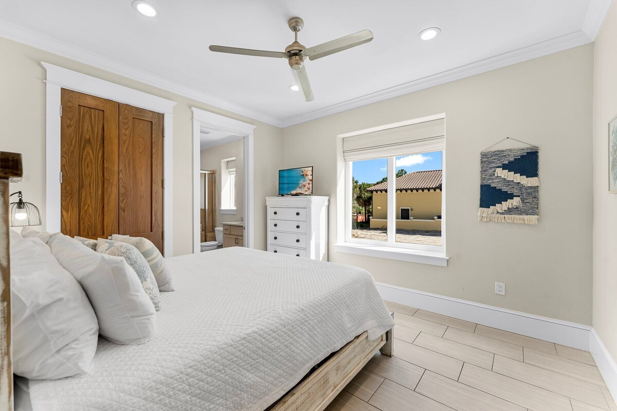 Photo 25 of Seastar Palazzo With Gulf View, Lake Front, Elevator, and Pool