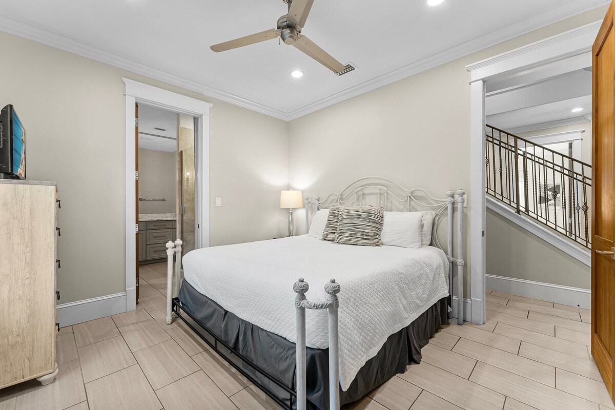 Photo 13 of Seastar Palazzo With Gulf View, Lake Front, Elevator, and Pool