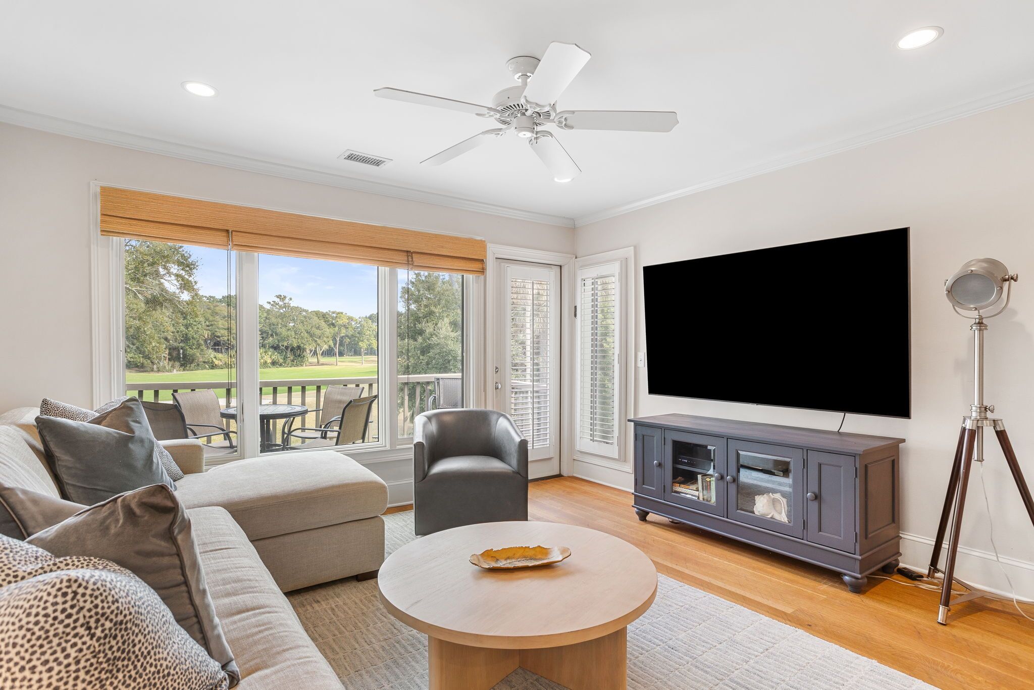 1380 Fairway Oaks: 2 Bedrooms, Lovely Golf Views, Close to Beach