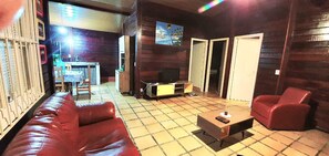 Family Chalet, 2 Bedrooms, Accessible, Garden View | Living area
